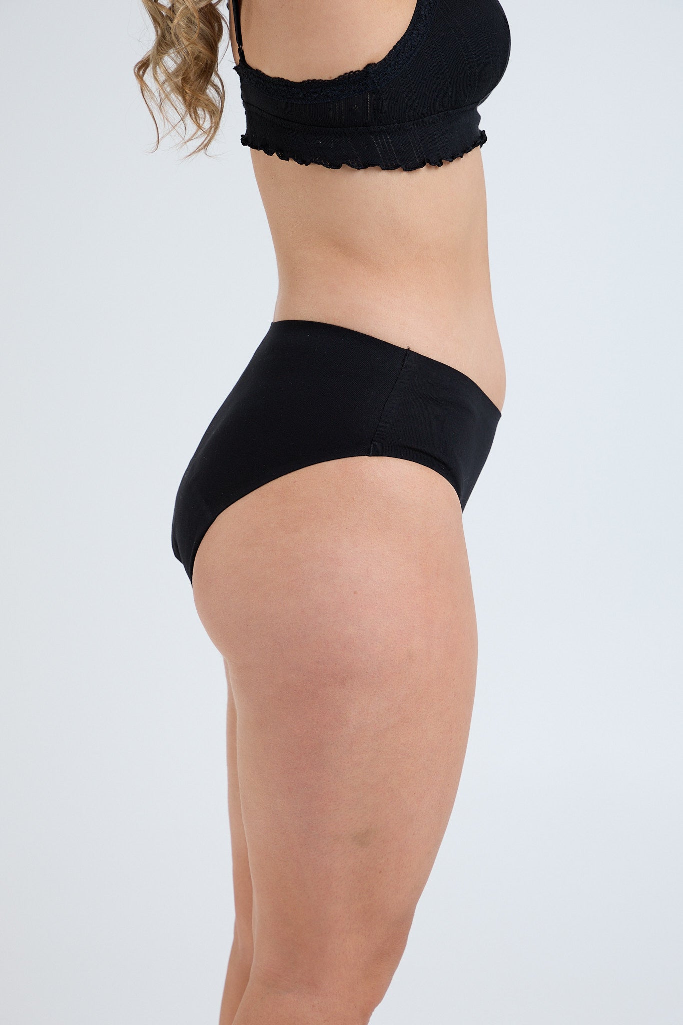 Invisi Seamfree Period Undies - Black High Waist